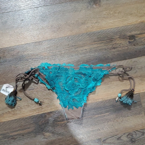 Thaikila Arawak Turquoise Brown Bikini Tassled Lace Overlay - Picture 1 of 8